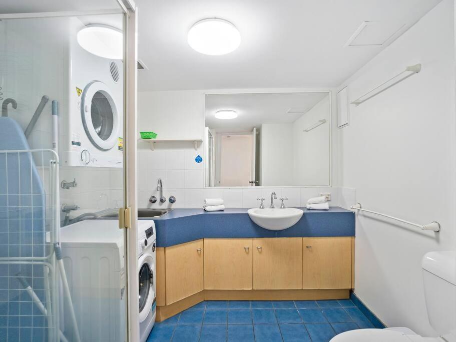 1b In The Heart Of Broadbeach! Apartment