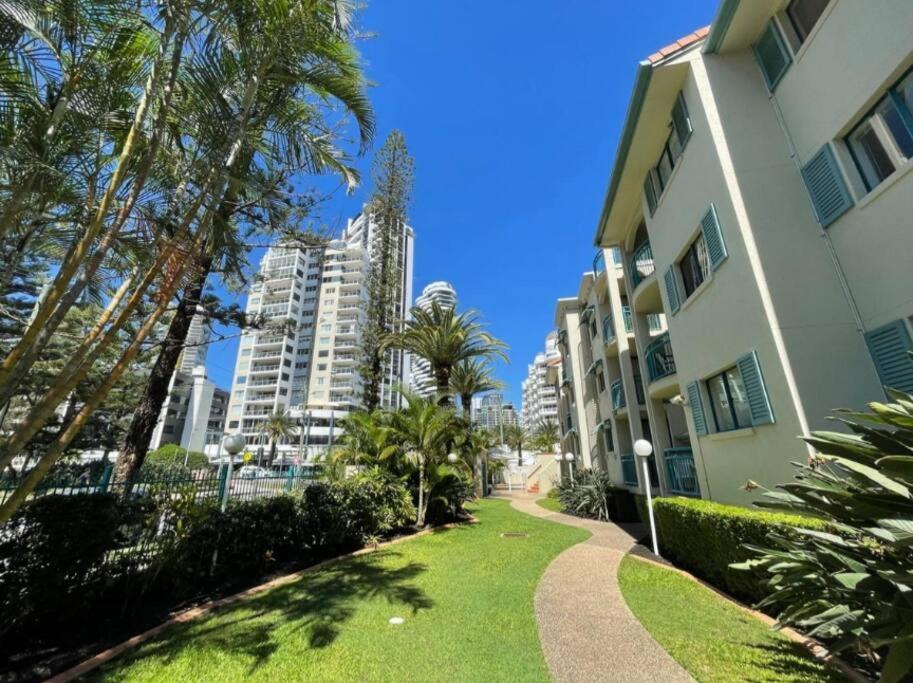 Apartment 1b In The Heart Of Broadbeach! *