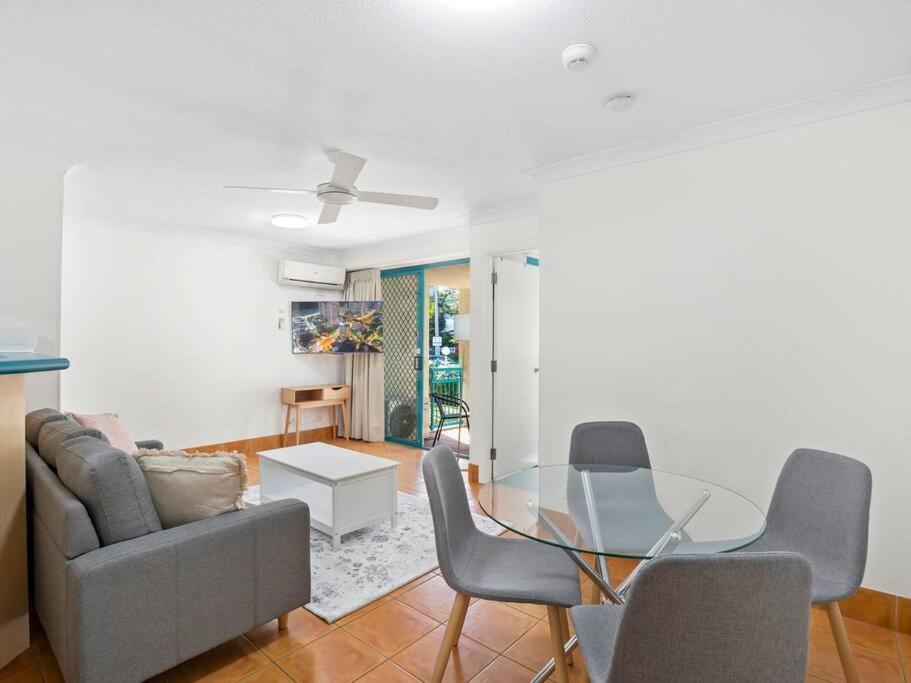 Apartment 1b In The Heart Of Broadbeach! *