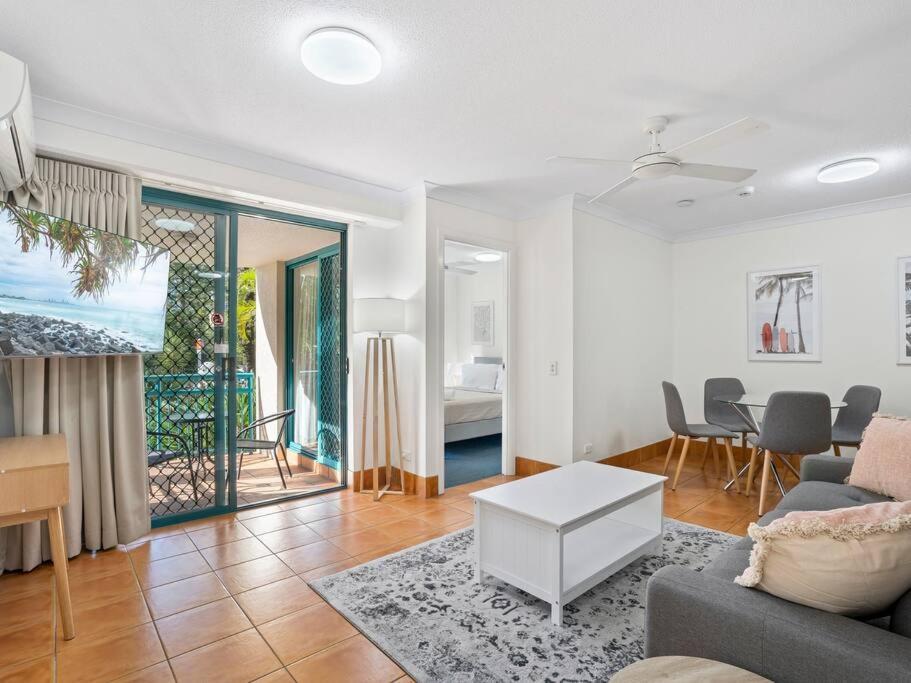 1b In The Heart Of Broadbeach! Apartment *